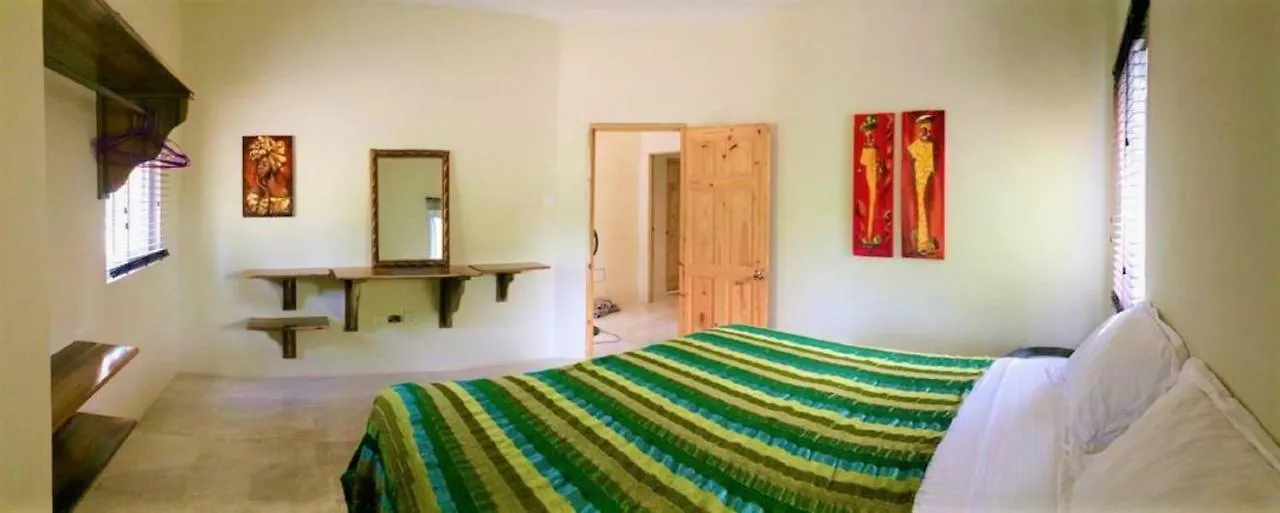 Annie'S White House On The Hill Apartment Negril 0*,